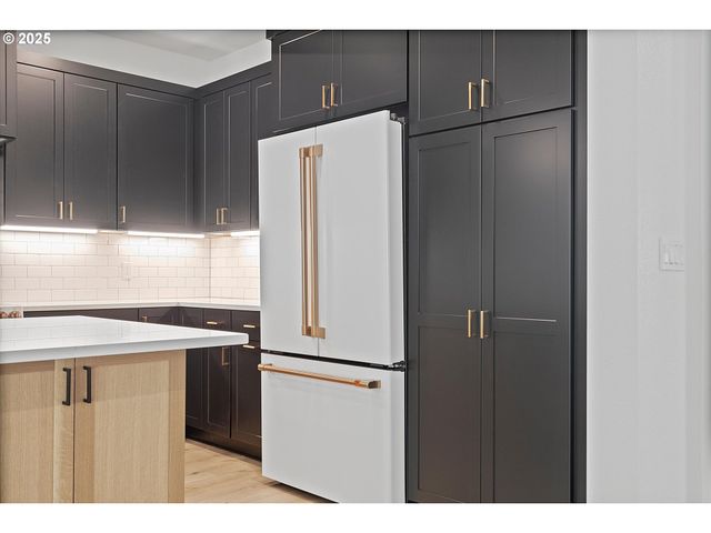 24512 E Bright Ave, Welches, OR 97067