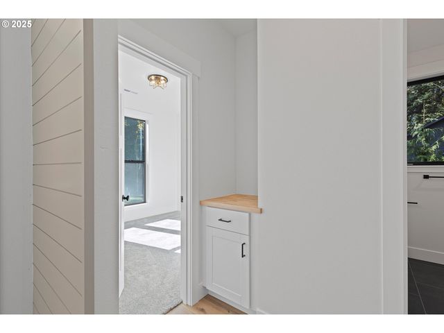 24512 E Bright Ave, Welches, OR 97067