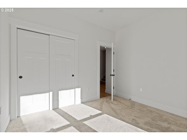 24512 E Bright Ave, Welches, OR 97067