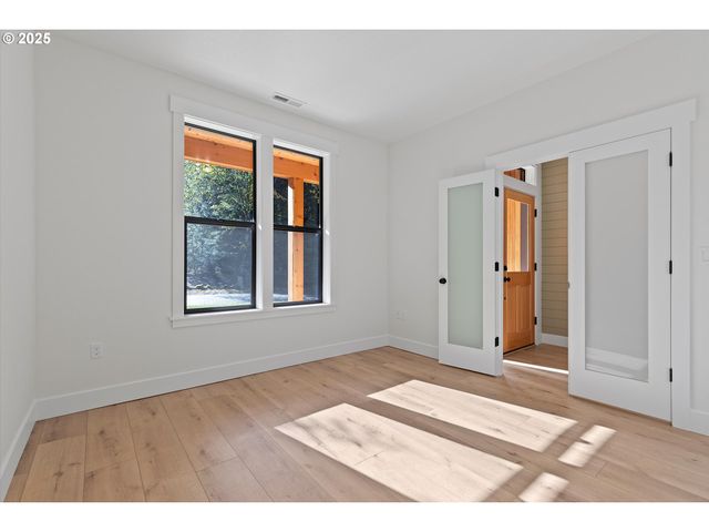 24512 E Bright Ave, Welches, OR 97067