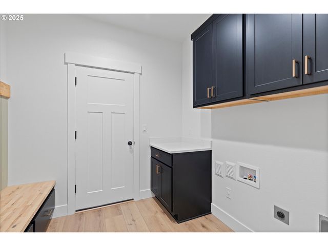 24512 E Bright Ave, Welches, OR 97067