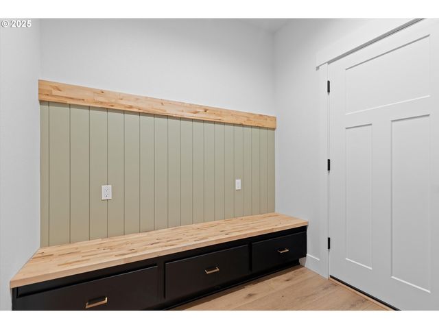 24512 E Bright Ave, Welches, OR 97067