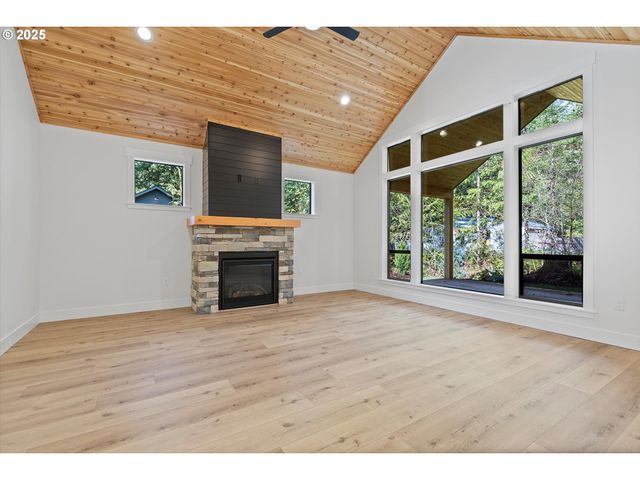 24512 E Bright Ave, Welches, OR 97067