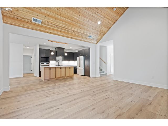 24512 E Bright Ave, Welches, OR 97067