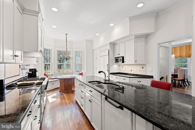 9200 TOWN GATE LN, Bethesda, MD 20817