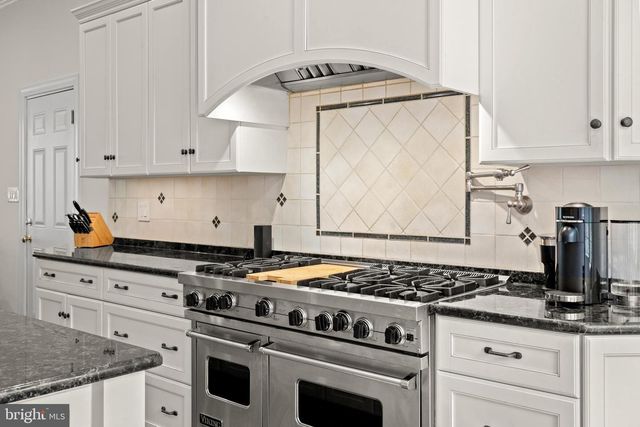 9200 TOWN GATE LN, Bethesda, MD 20817