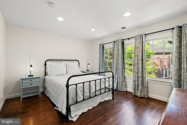 9200 TOWN GATE LN, Bethesda, MD 20817