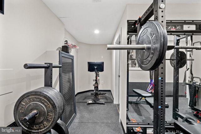 9200 TOWN GATE LN, Bethesda, MD 20817