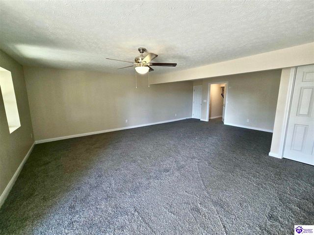 214 Dixon Circle, Vine Grove, KY 40175