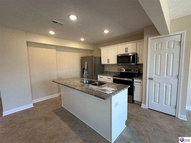 214 Dixon Circle, Vine Grove, KY 40175