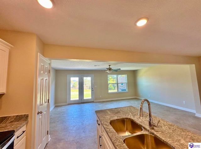 214 Dixon Circle, Vine Grove, KY 40175