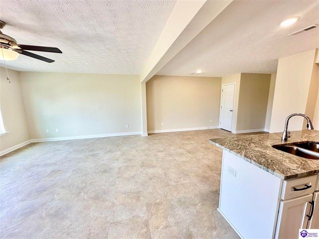 214 Dixon Circle, Vine Grove, KY 40175