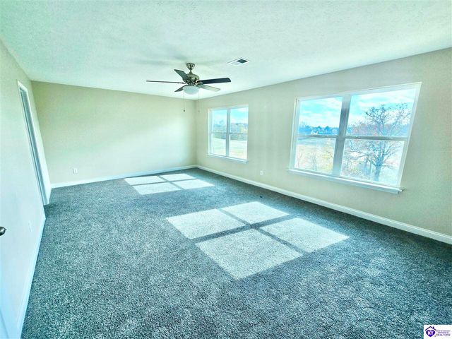 214 Dixon Circle, Vine Grove, KY 40175