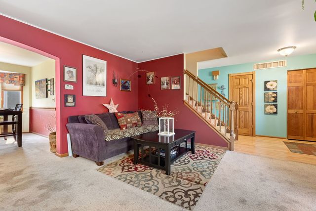 255 Ironbark Court, Bolingbrook, IL 60440