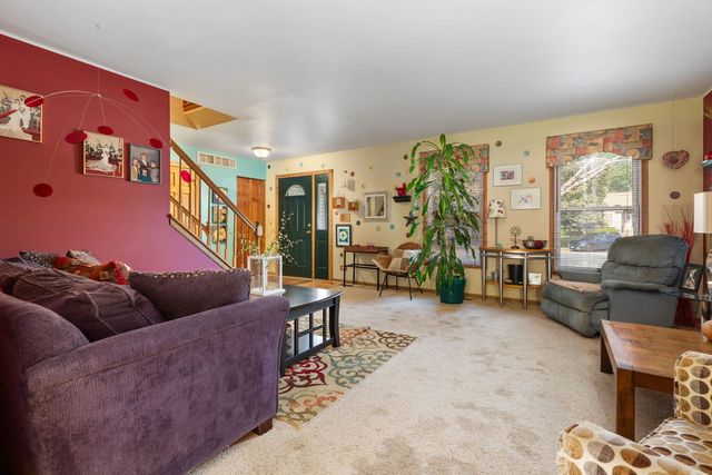 255 Ironbark Court, Bolingbrook, IL 60440