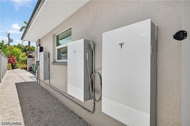 691 100th AVE N, Naples, FL 34108