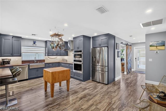 691 100th AVE N, Naples, FL 34108
