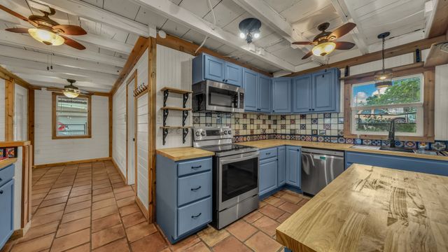 2005 E Lake Drive, Weatherford, TX 76087