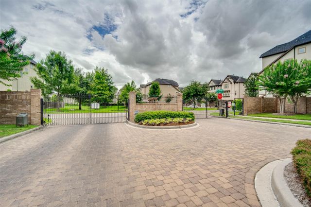 2710 Shadybrook Meadow Drive, Houston, TX 77080
