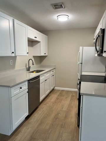 11 Blackstone Dr Apt 1136, Nashua, NH 03063