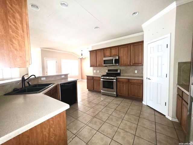 8510 El Camino Ct, San Antonio, TX 78254