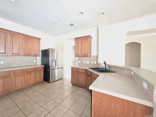 8510 El Camino Ct, San Antonio, TX 78254
