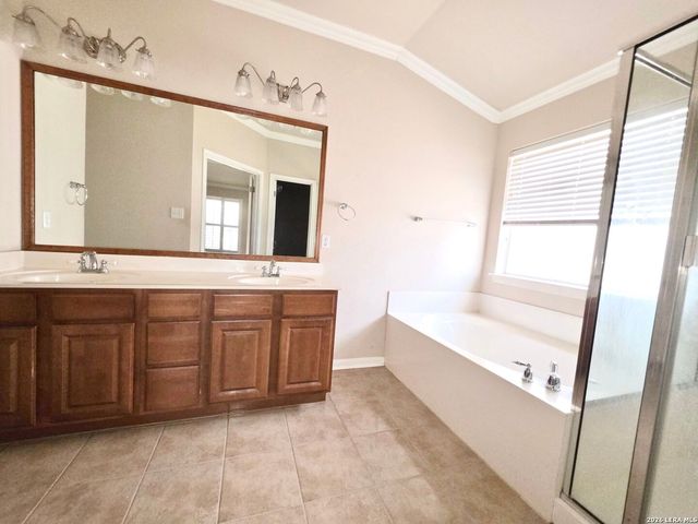 8510 El Camino Ct, San Antonio, TX 78254