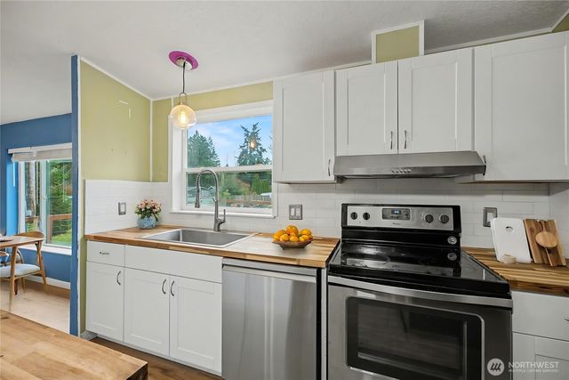 17011 Wisteria Court SE, Yelm, WA 98597