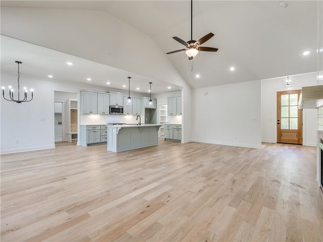 4 Dingwall Lane, Bella Vista, AR 72715