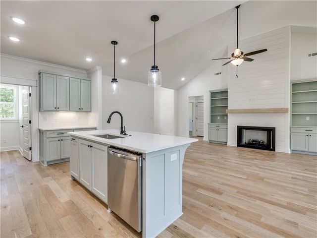 4 Dingwall Lane, Bella Vista, AR 72715