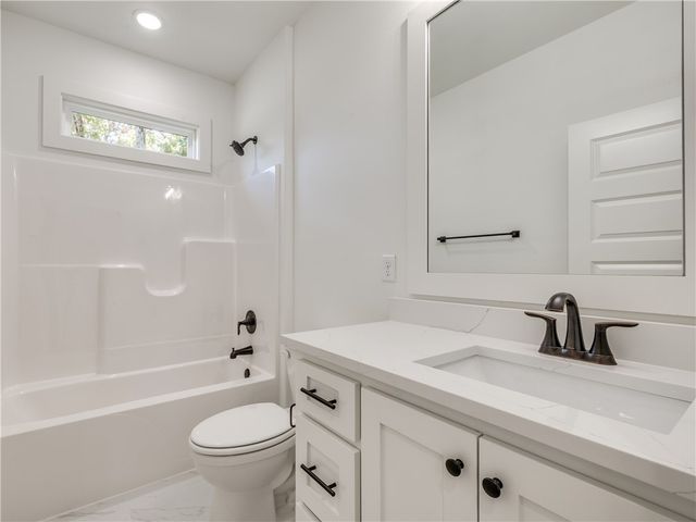 4 Dingwall Lane, Bella Vista, AR 72715