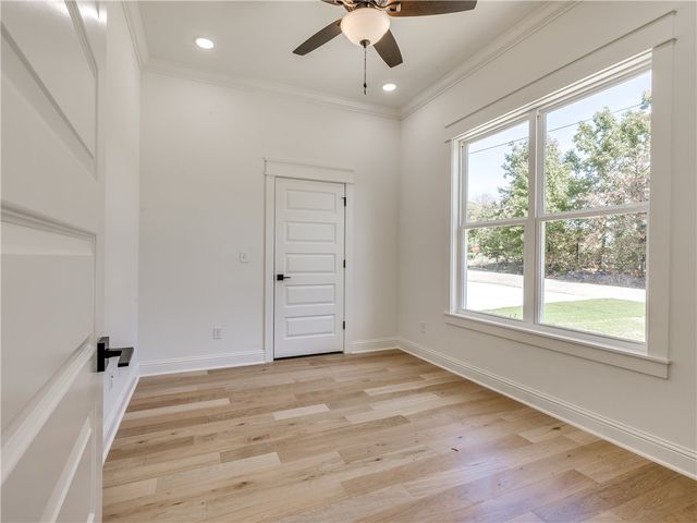 4 Dingwall Lane, Bella Vista, AR 72715