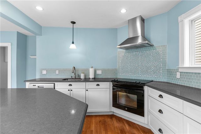 11 Ann Street, Newport, RI 02840