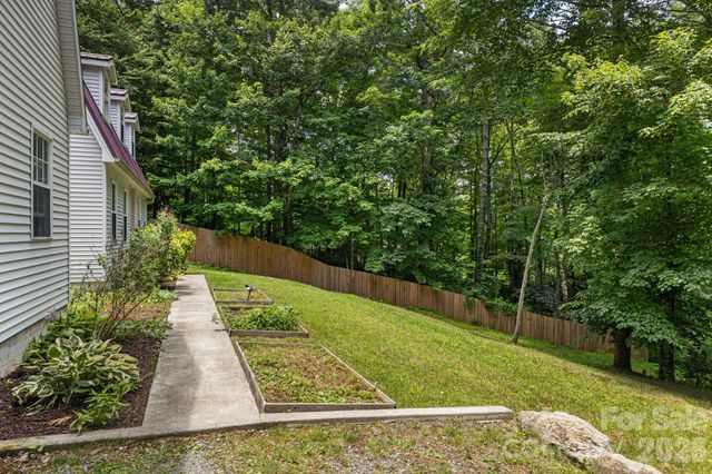 94 Paradise Cove Road, Penrose, NC 28766