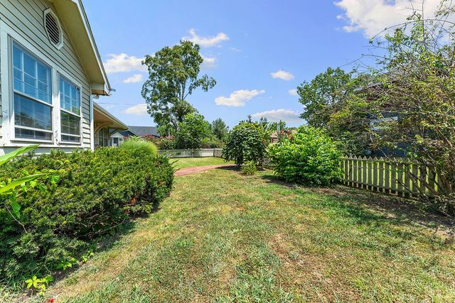 607 NW Jefferson Street, Bentonville, AR 72712
