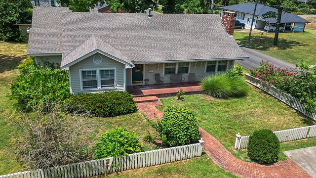 607 NW Jefferson Street, Bentonville, AR 72712