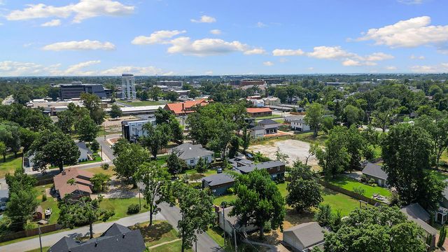 607 NW Jefferson Street, Bentonville, AR 72712