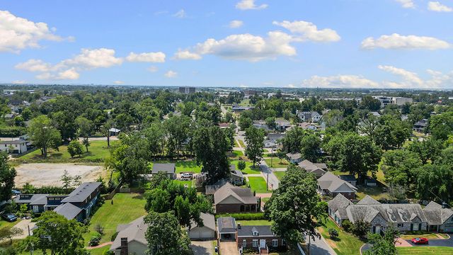 607 NW Jefferson Street, Bentonville, AR 72712