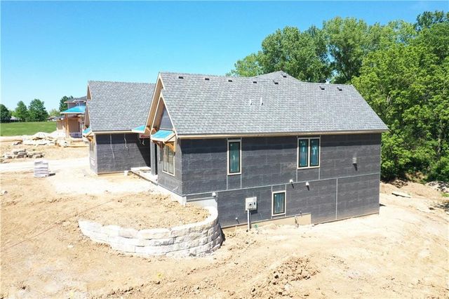 10605 N NORTHERN Avenue, Kansas City, MO 64157
