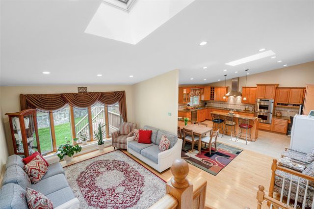 5 Oakridge Road, White Plains, NY 10607