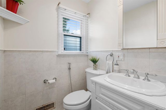 5 Oakridge Road, White Plains, NY 10607