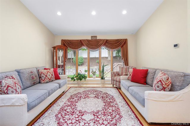 5 Oakridge Road, White Plains, NY 10607