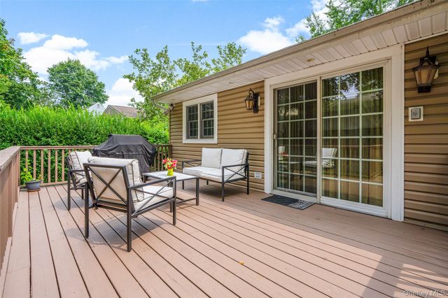 5 Oakridge Road, White Plains, NY 10607