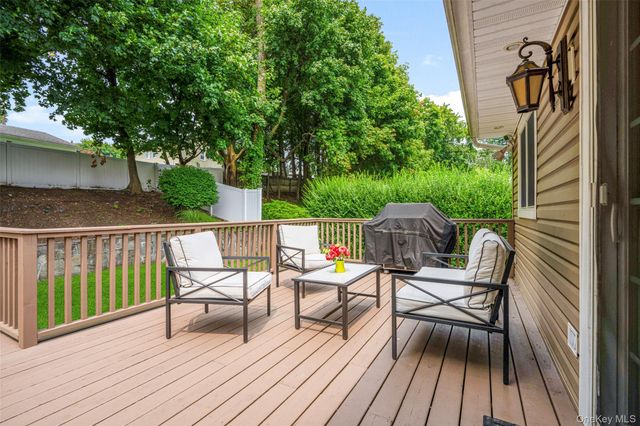 5 Oakridge Road, White Plains, NY 10607