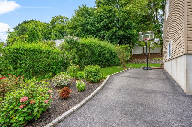 5 Oakridge Road, White Plains, NY 10607