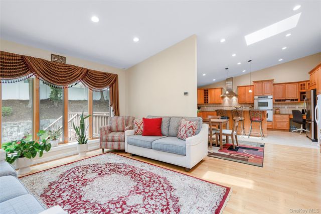 5 Oakridge Road, White Plains, NY 10607