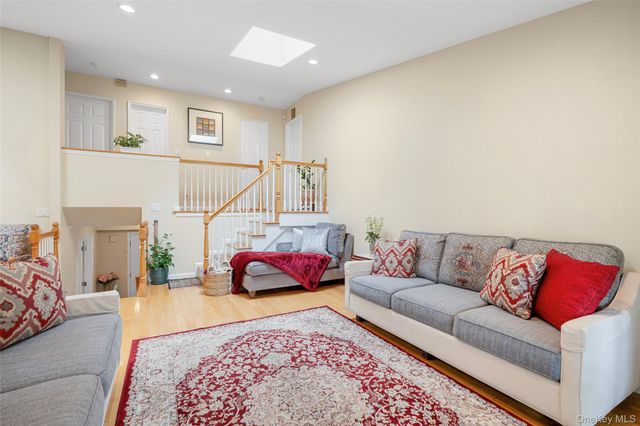 5 Oakridge Road, White Plains, NY 10607