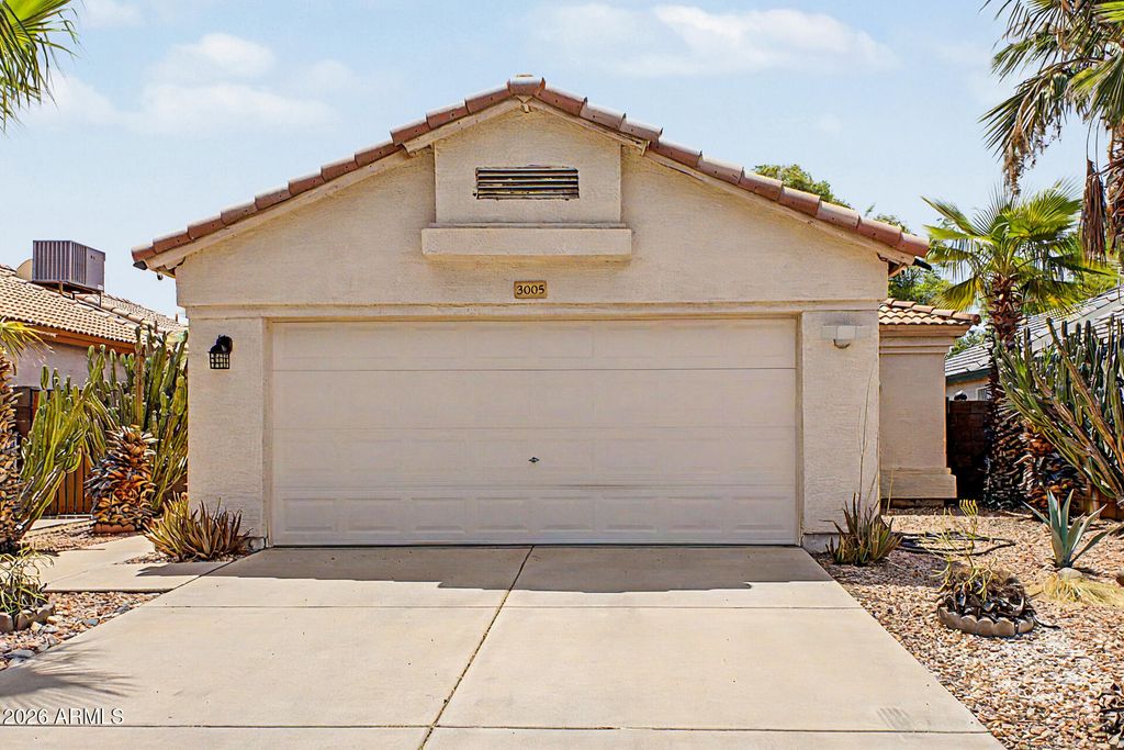 3005 W MATTHEW Drive, Phoenix, AZ 85027 — exterior