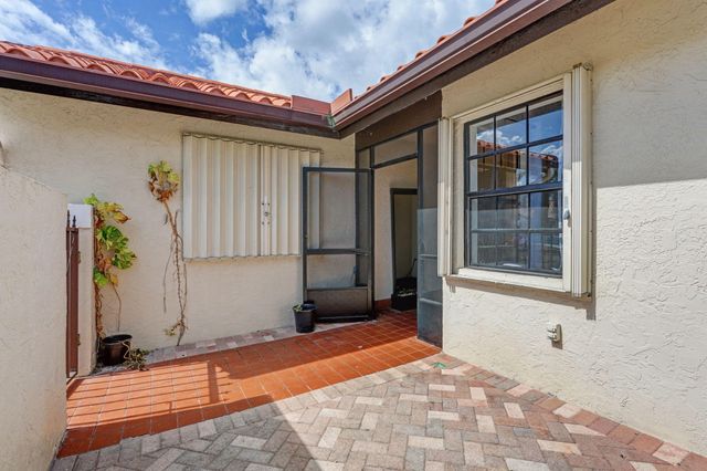 17 Columbia Court, Deerfield Beach, FL 33442