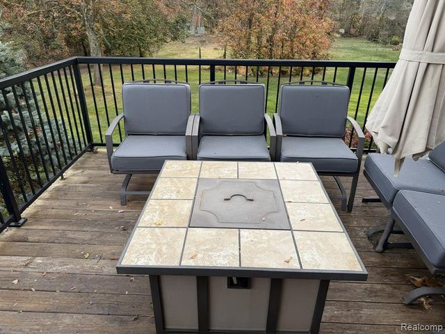 3761 Acadia Drive, Lake Orion, MI 48360